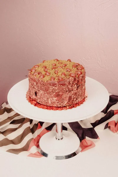 Masada lezzetli bir pasta var.