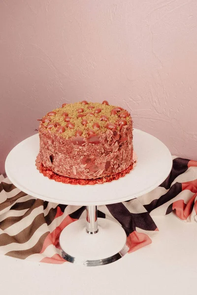 Masada lezzetli bir pasta var.