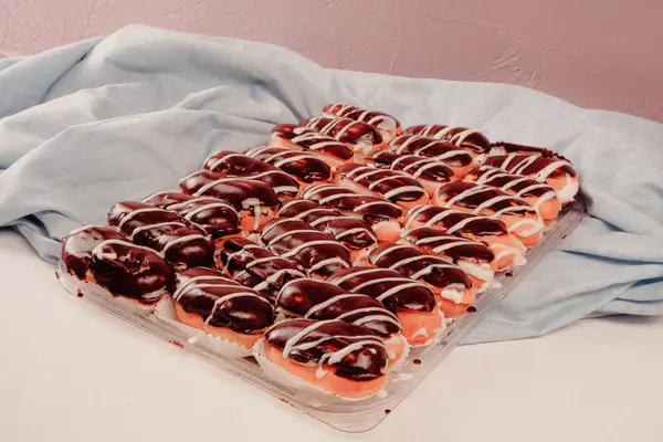 Masada lezzetli bir pasta var.