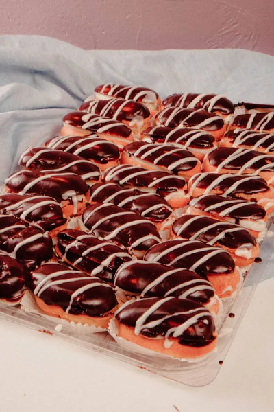 Masada lezzetli bir pasta var.