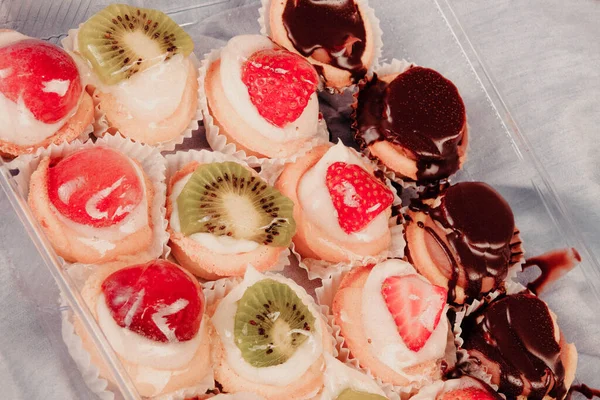 Masada lezzetli bir pasta var.