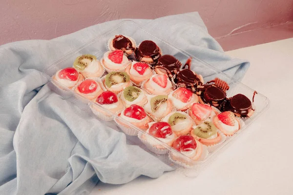 Masada lezzetli bir pasta var.