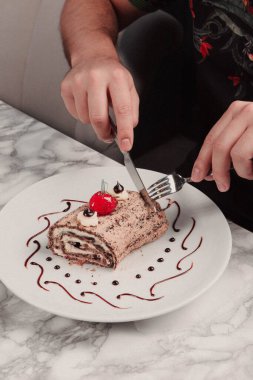 Masada lezzetli bir pasta var.