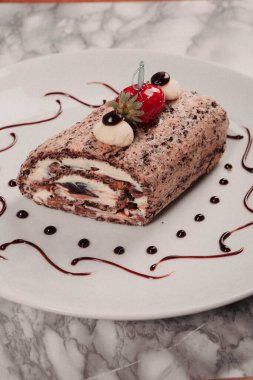 Masada lezzetli bir pasta var.