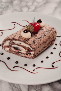 Masada lezzetli bir pasta var.