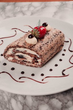 Masada lezzetli bir pasta var.