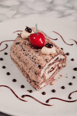 Masada lezzetli bir pasta var.