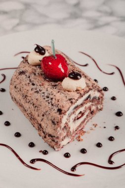 Masada lezzetli bir pasta var.