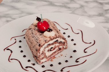 Masada lezzetli bir pasta var.