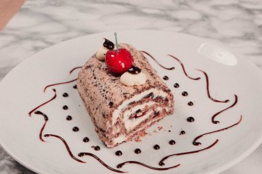 Masada lezzetli bir pasta var.