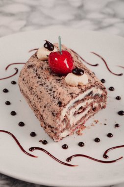 Masada lezzetli bir pasta var.