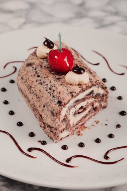 Masada lezzetli bir pasta var.