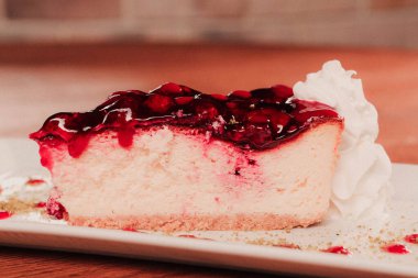 Masada lezzetli bir pasta var.