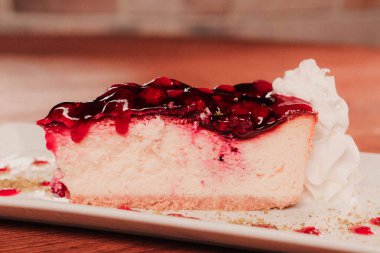 Masada lezzetli bir pasta var.