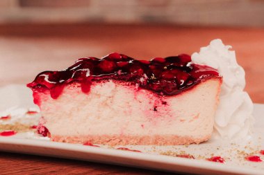 Masada lezzetli bir pasta var.