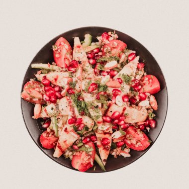 Taze salata tabağı ile karışık yeşillik