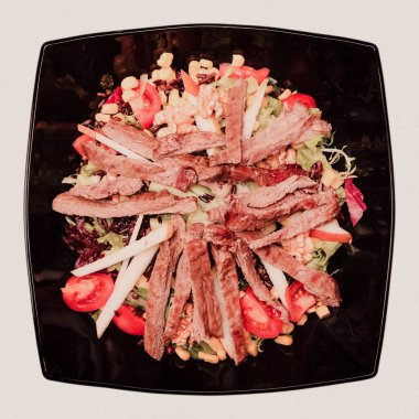 Taze salata tabağı ile karışık yeşillik