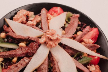 Taze salata tabağı ile karışık yeşillik