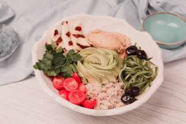 Taze salata tabağı ile karışık yeşillik