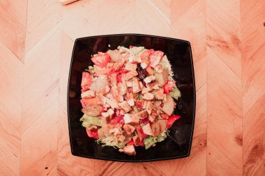 Taze salata tabağı ile karışık yeşillik