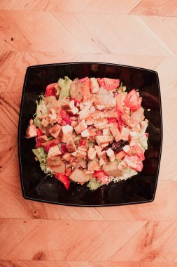 Taze salata tabağı ile karışık yeşillik