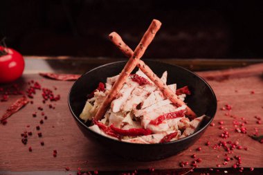 Taze salata tabağı ile karışık yeşillik