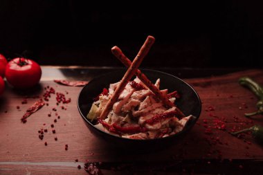 Taze salata tabağı ile karışık yeşillik