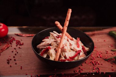 Taze salata tabağı ile karışık yeşillik