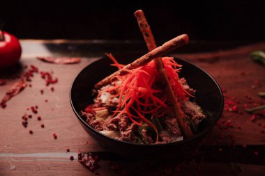 Taze salata tabağı ile karışık yeşillik