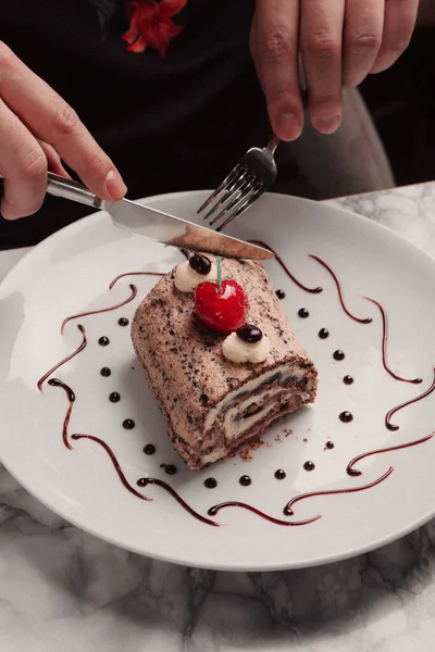 Masada lezzetli bir pasta var.