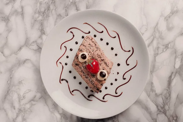 Masada lezzetli bir pasta var.