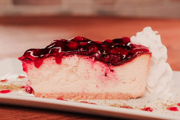 Masada lezzetli bir pasta var.