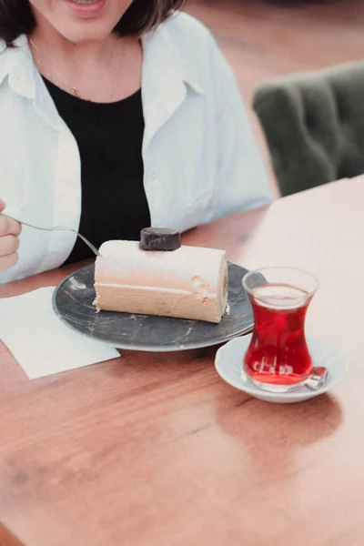 Brädan Med Läcker Tårta Bordet — Stockfoto