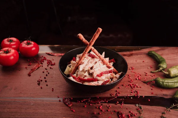 Taze salata tabağı ile karışık yeşillik