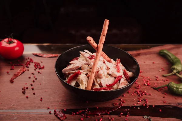 Taze salata tabağı ile karışık yeşillik