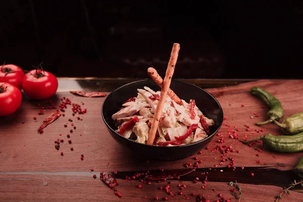 Taze salata tabağı ile karışık yeşillik