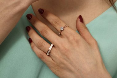 Elmas Mücevherler ve Moda Mücevherleri