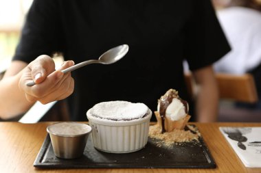 dondurma çikolatalı sufle