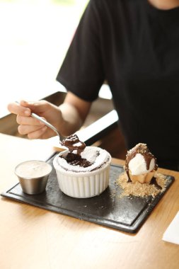 dondurma çikolatalı sufle