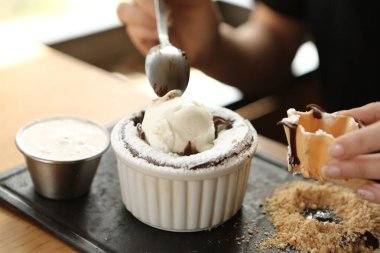 dondurma çikolatalı sufle