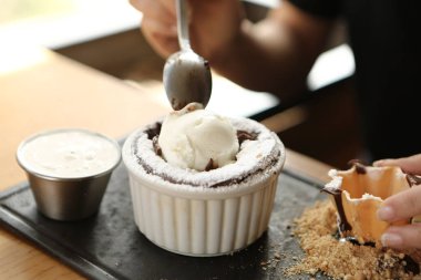 dondurma çikolatalı sufle