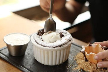 dondurma çikolatalı sufle