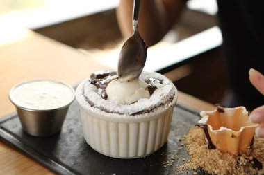 dondurma çikolatalı sufle