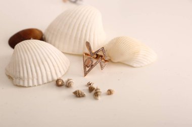 Elmas Mücevherler ve Moda Mücevherleri