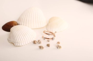 Elmas Mücevherler ve Moda Mücevherleri