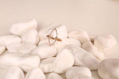 Elmas Mücevherler ve Moda Mücevherleri