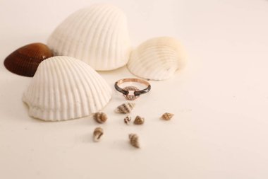 Elmas Mücevherler ve Moda Mücevherleri