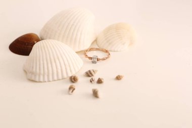 Elmas Mücevherler ve Moda Mücevherleri