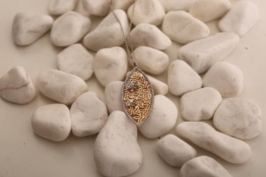 Elmas Mücevherler ve Moda Mücevherleri