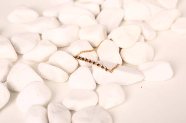 Elmas Mücevherler ve Moda Mücevherleri